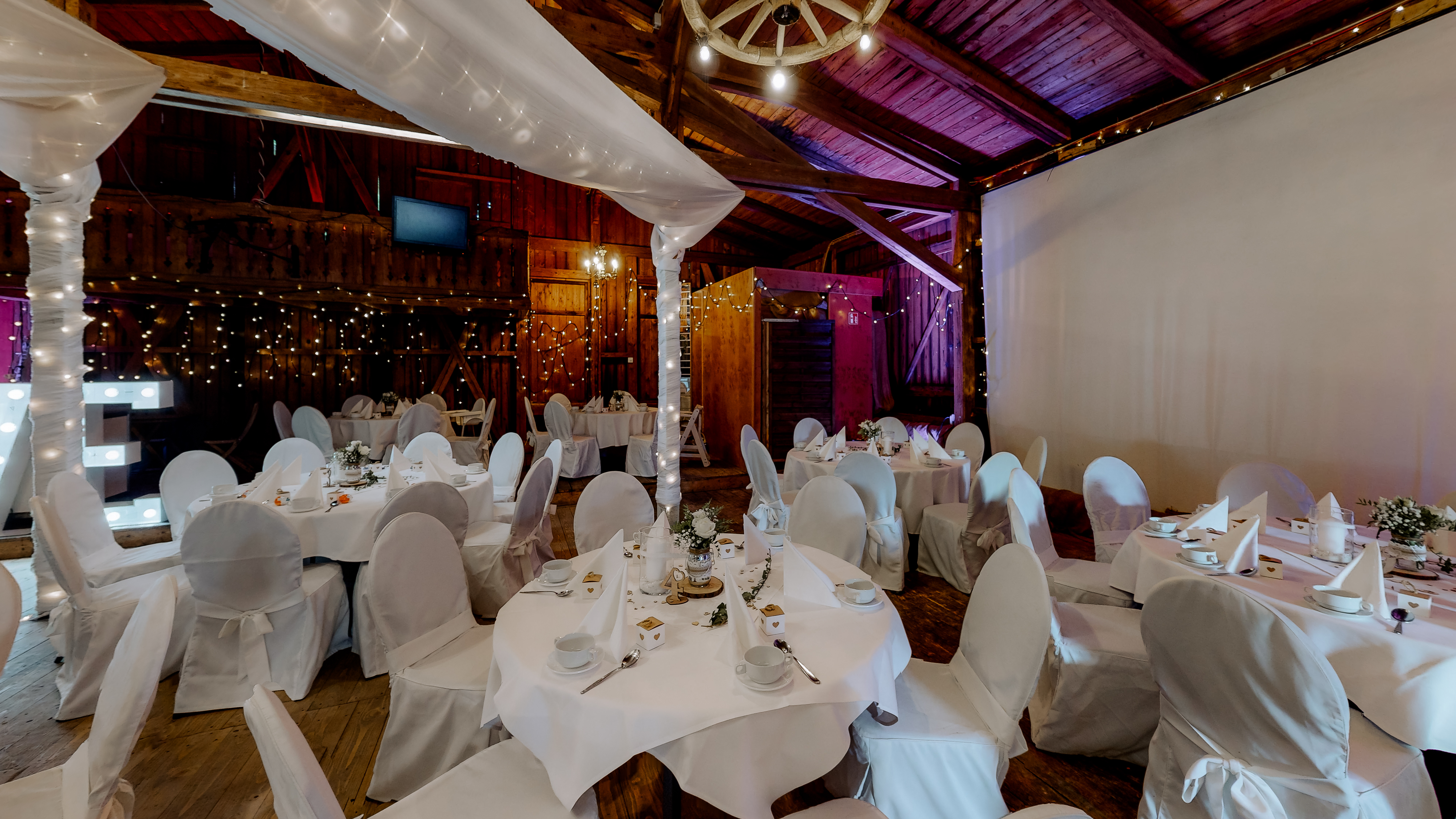 Alter-Tanzsaal-Gottingen-Dining-Room